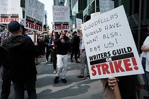 ادامه اعتصابات انجمن نویسندگان آمریکا و به تعویق افتادن پروژه های هالیوودی!